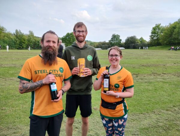 Jim Rangeley, Seth Kirby and Laura Rangeley pose with their prizes at the Silkstone Shuffle 2023 race 1